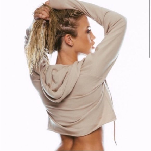 Saski Collection Cropped Hoodie - Picture 2 of 11